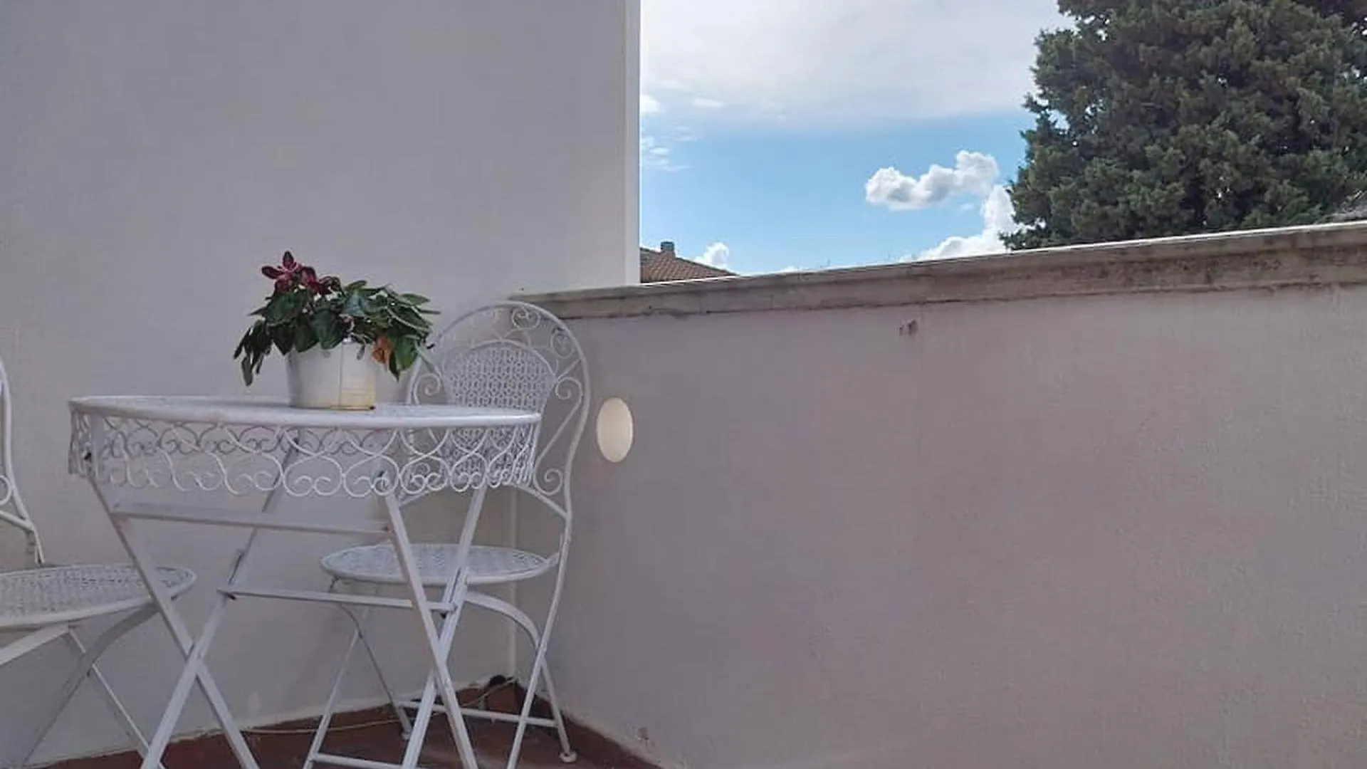 Toscana Luminoso Appartamento In Villa Con 2 Camere, Terrazze, Giardino E Posto Auto Privato Tutti Spazi Uso Esclusivo Cecina   Cecina (Livorno)