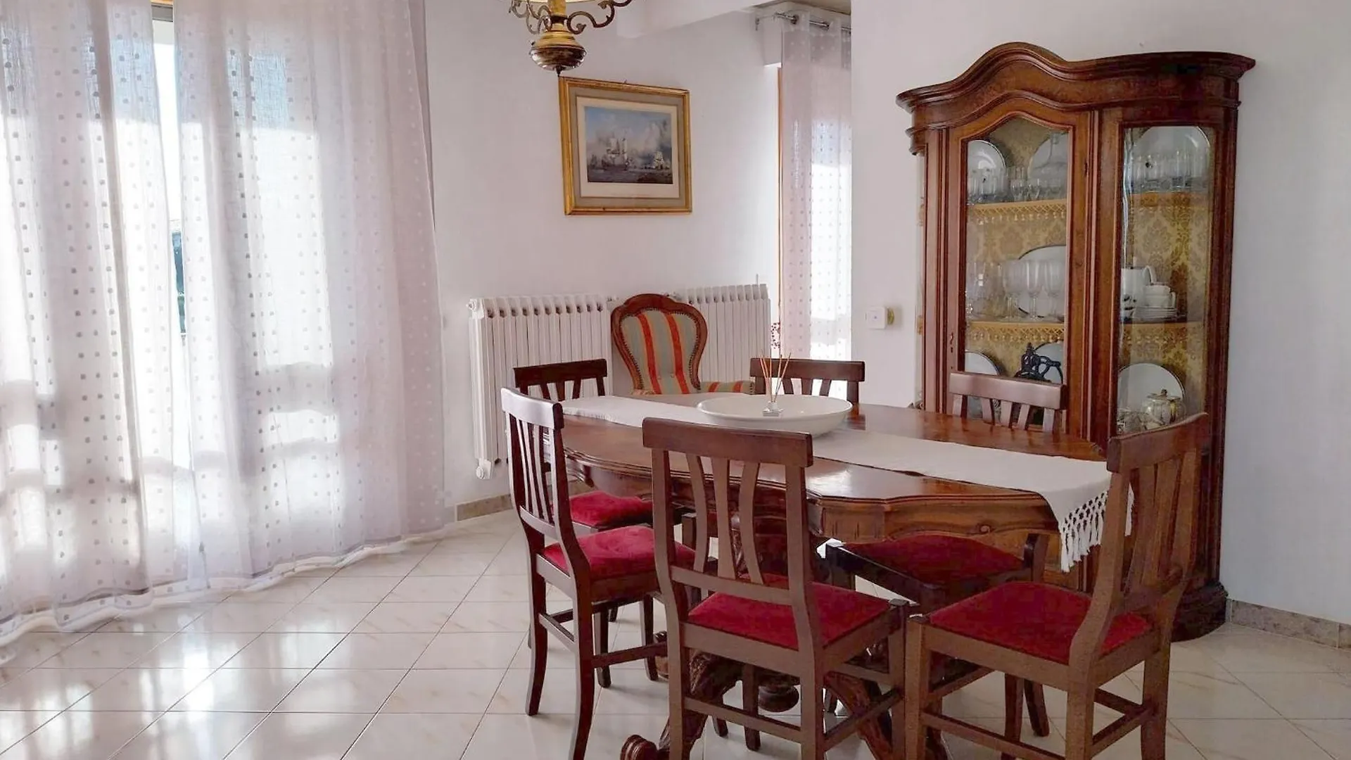 Toscana Luminoso Appartamento In Villa Con 2 Camere, Terrazze, Giardino E Posto Auto Privato Tutti Spazi Uso Esclusivo Cecina