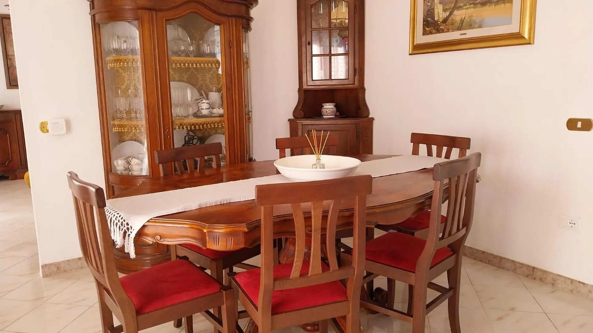 Toscana Luminoso Appartamento In Villa Con 2 Camere, Terrazze, Giardino E Posto Auto Privato Tutti Spazi Uso Esclusivo Cecina