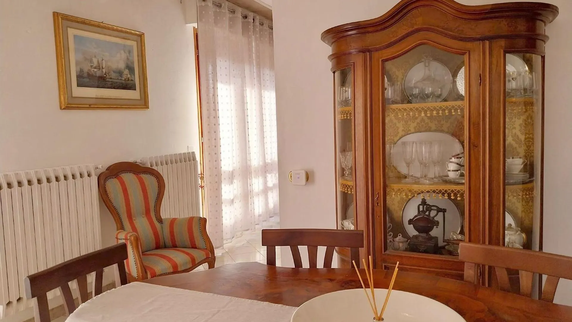 Toscana Luminoso Appartamento In Villa Con 2 Camere, Terrazze, Giardino E Posto Auto Privato Tutti Spazi Uso Esclusivo Cecina