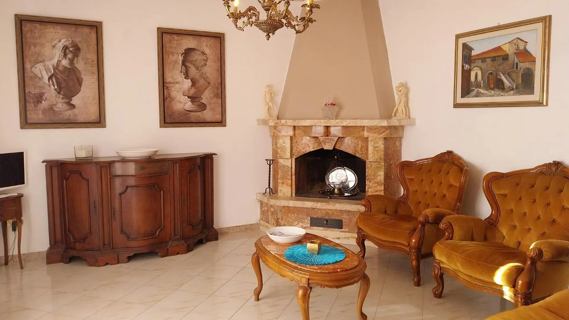 Toscana Luminoso Appartamento In Villa Con 2 Camere, Terrazze, Giardino E Posto Auto Privato Tutti Spazi Uso Esclusivo Cecina  Italia