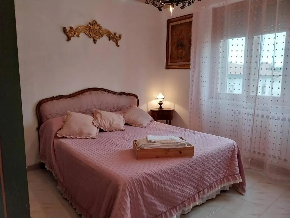 Toscana Luminoso Appartamento In Villa Con 2 Camere, Terrazze, Giardino E Posto Auto Privato Tutti Spazi Uso Esclusivo Cecina