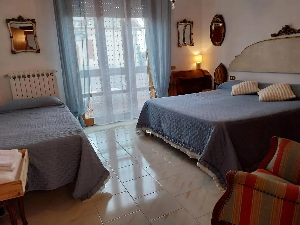 Toscana Luminoso Appartamento In Villa Con 2 Camere, Terrazze, Giardino E Posto Auto Privato Tutti Spazi Uso Esclusivo Cecina  0*, Cecina (Livorno) Italia